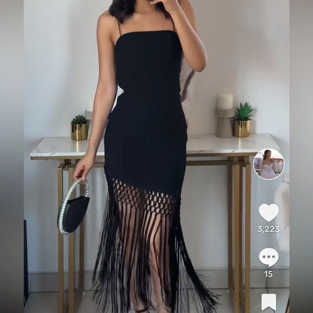 Spring /summer🌺 NWT ZARA FRINGED DRESS SIZE M
🚨 My prices are firm, no discount - Picture 6 of 13